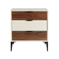 Moderne nachtkast met geometrisch patroon en houten lades